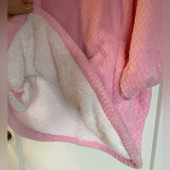 Cozy Pink Fuzzy Overhead - Oversized Hooded Pullover - NWT - Picture 5 of 10